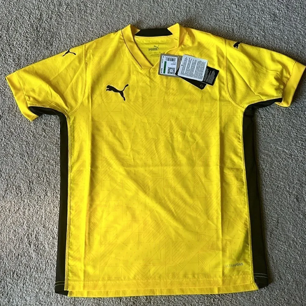 Puma TeamCup Unisex Jersey in Cyber Yellow!